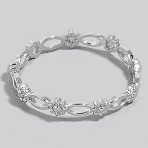 1 LEFT!! ZADIE SILVER FLOWER RING